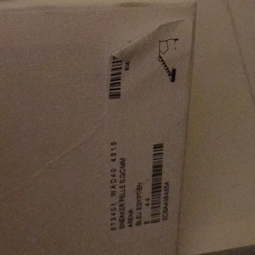 Sneakers - Picture 2 of 5